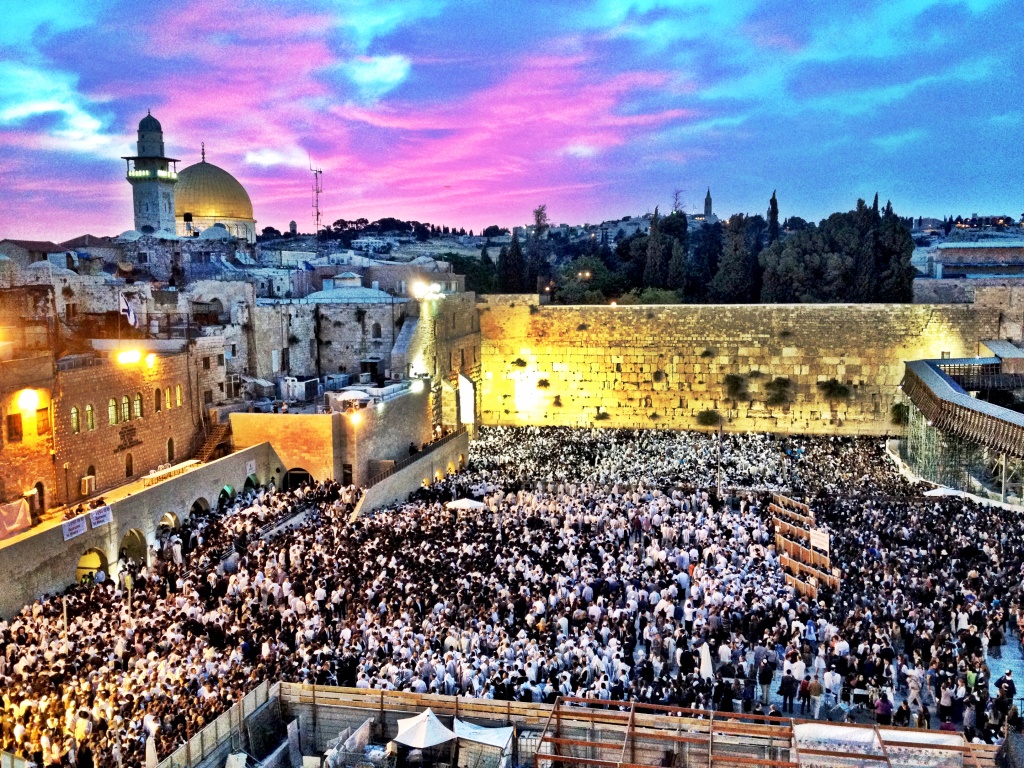 Western_Wall,_Jerusalem,_Shavuot ZIP